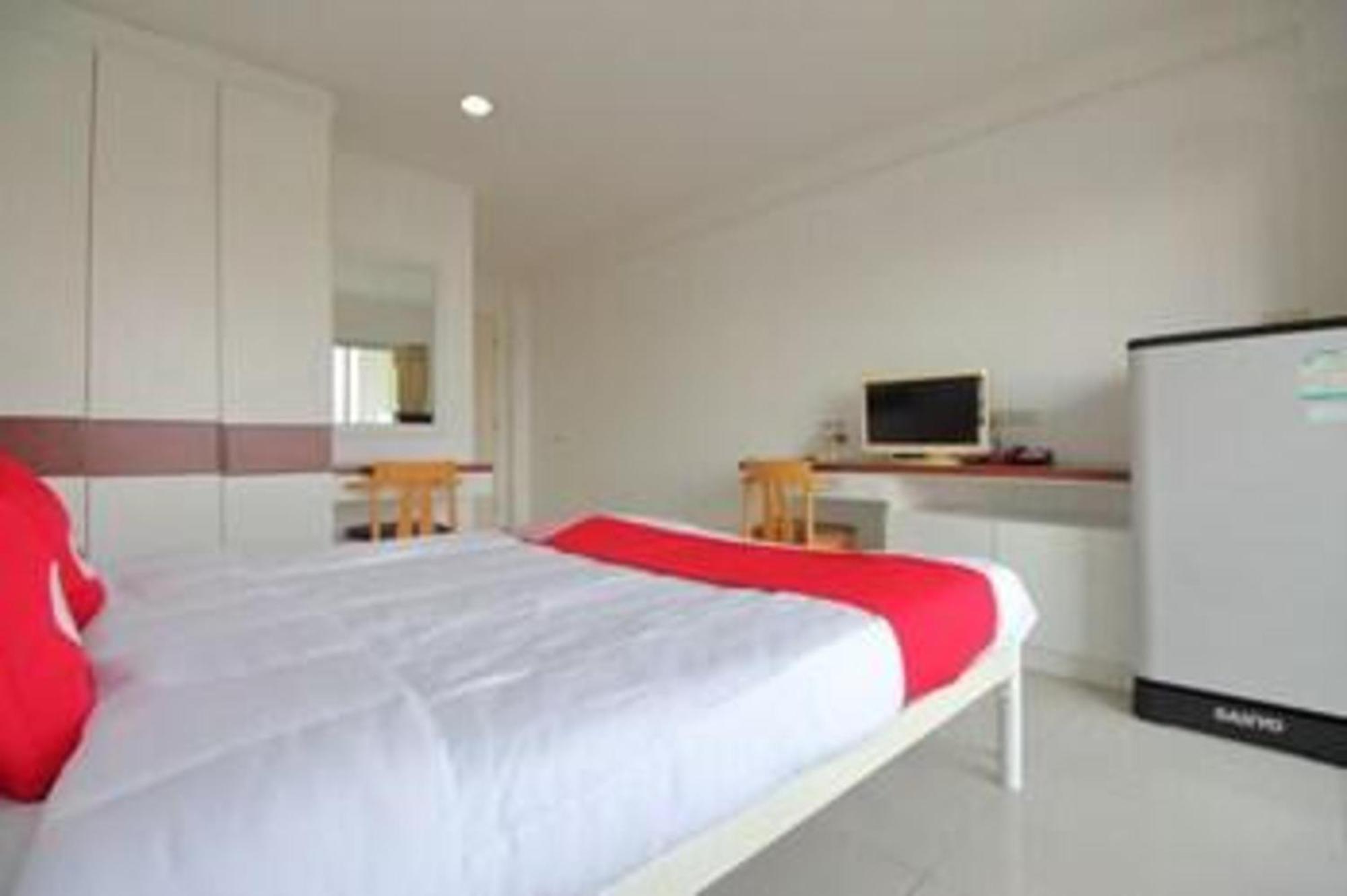 Super Oyo 498 Ladawan Villa Bangkok Exterior foto